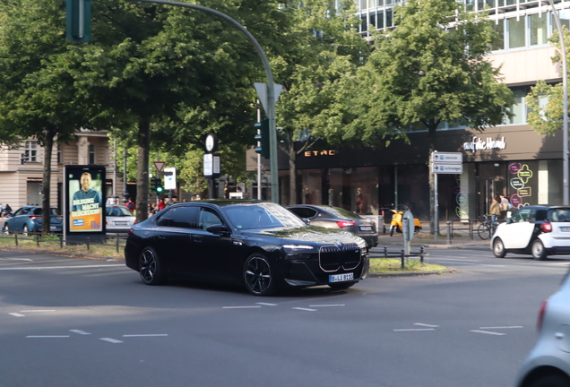 BMW M760e xDrive