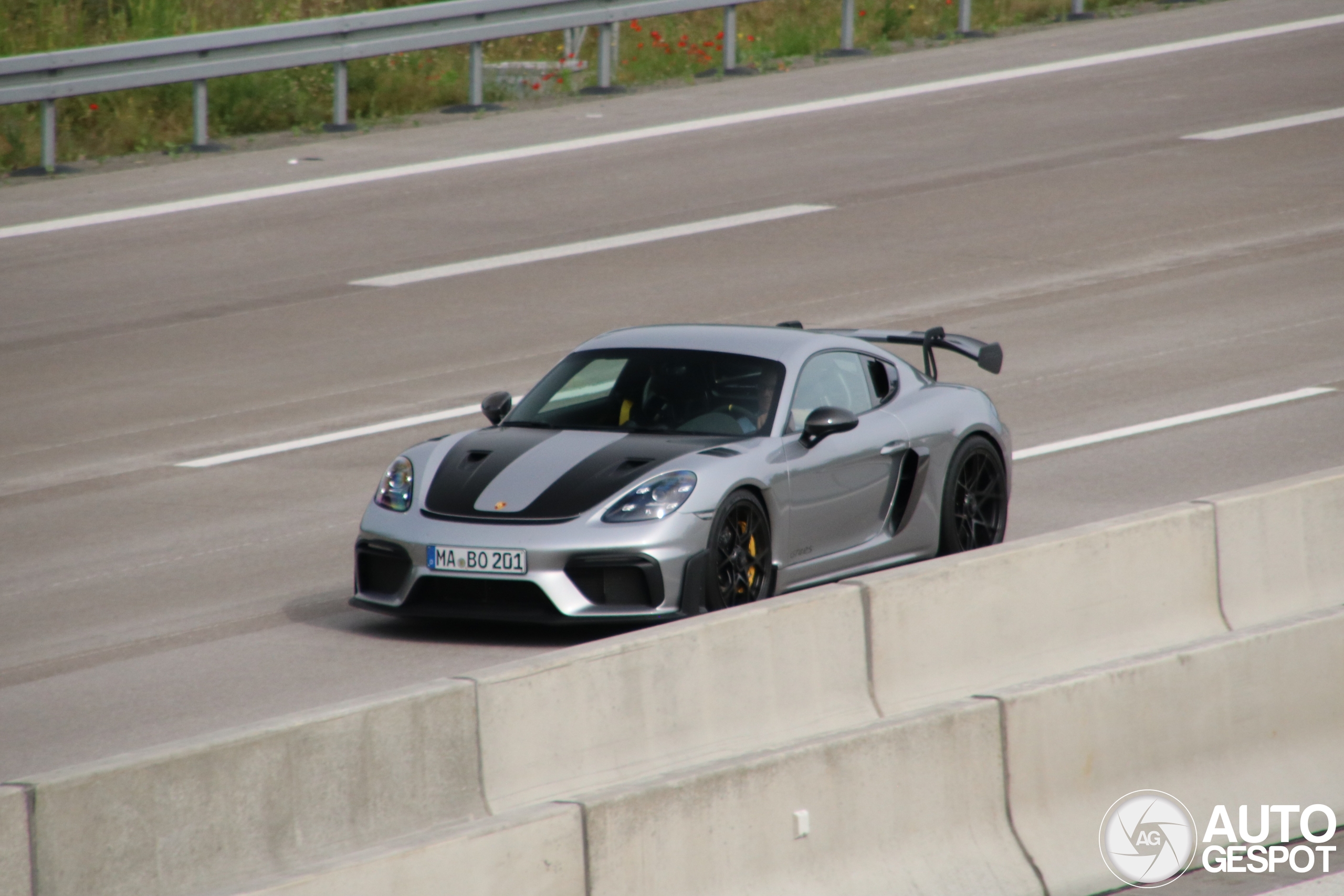 Porsche 718 Cayman GT4 RS Weissach Package