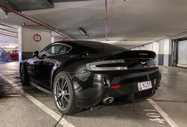 Aston Martin V12 Vantage