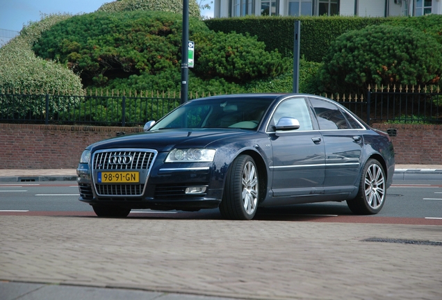 Audi S8 D3