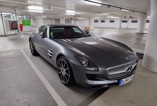 Mercedes-Benz SLS AMG