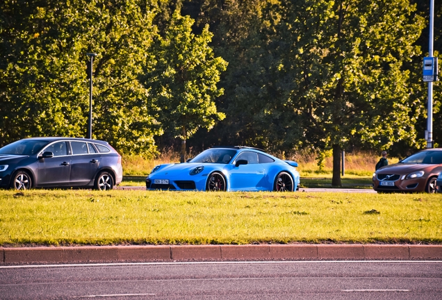 Porsche 992 Carrera 4 GTS