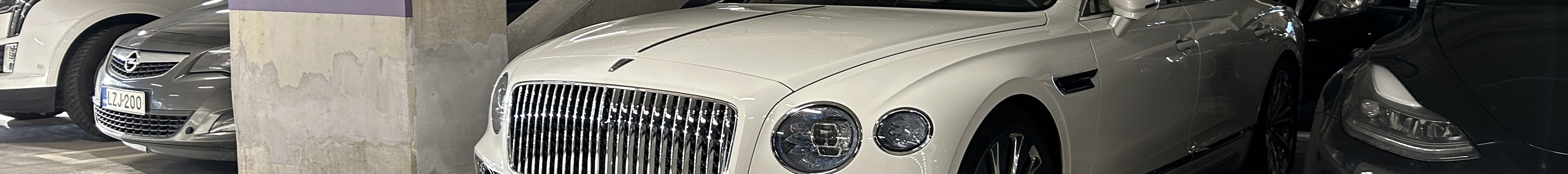 Bentley Flying Spur Hybrid Azure