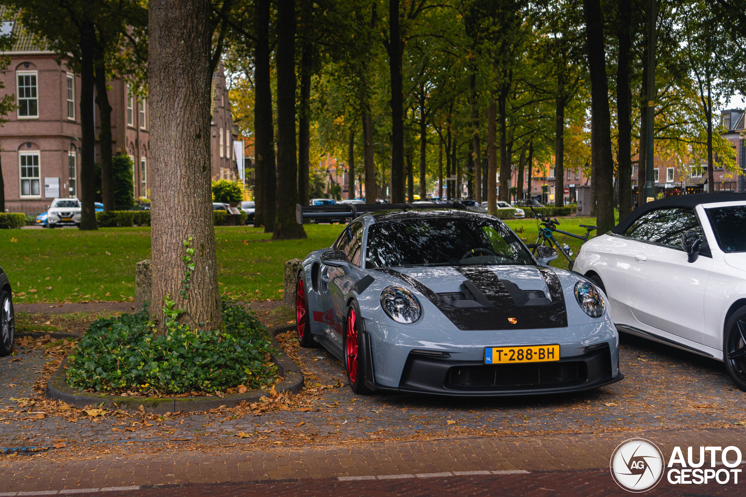 Porsche 992 GT3 RS Weissach Package