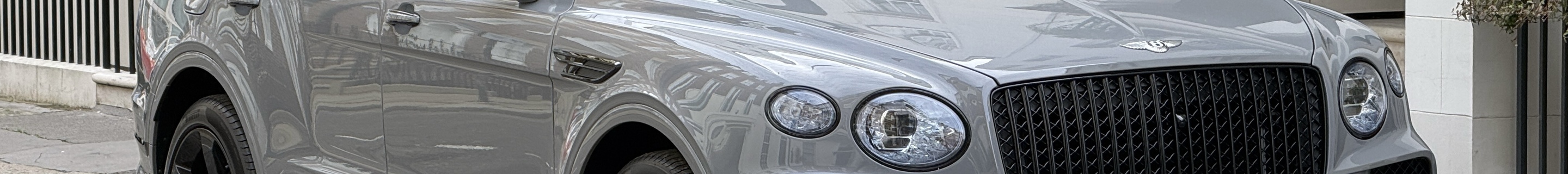 Bentley Bentayga Azure 2024