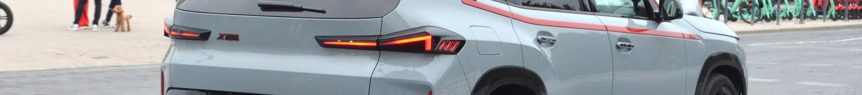 BMW XM G09 Label Red