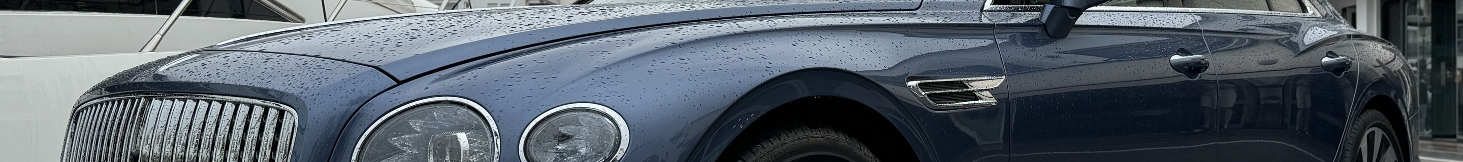 Bentley Flying Spur V8 Azure