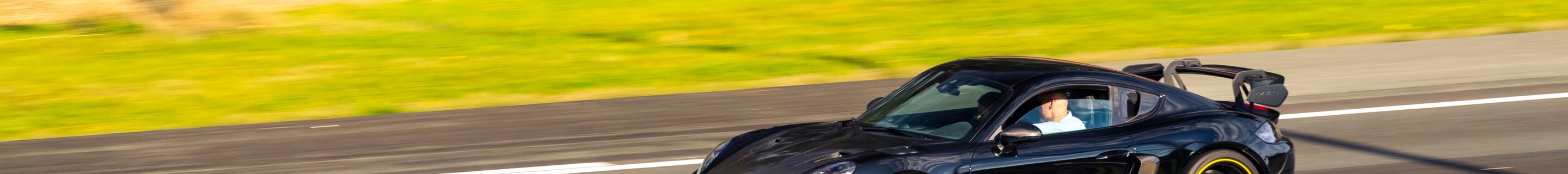 Porsche 718 Cayman GT4 RS Weissach Package