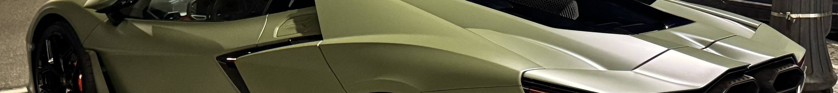Lamborghini Revuelto
