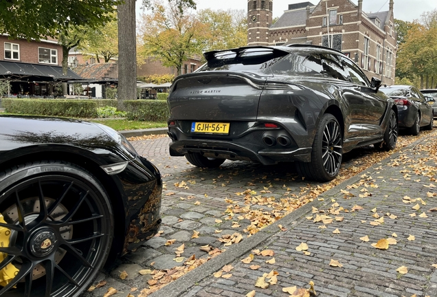 Aston Martin DBX707