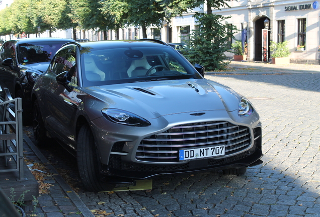 Aston Martin DBX707