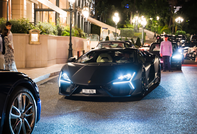 Lamborghini Revuelto