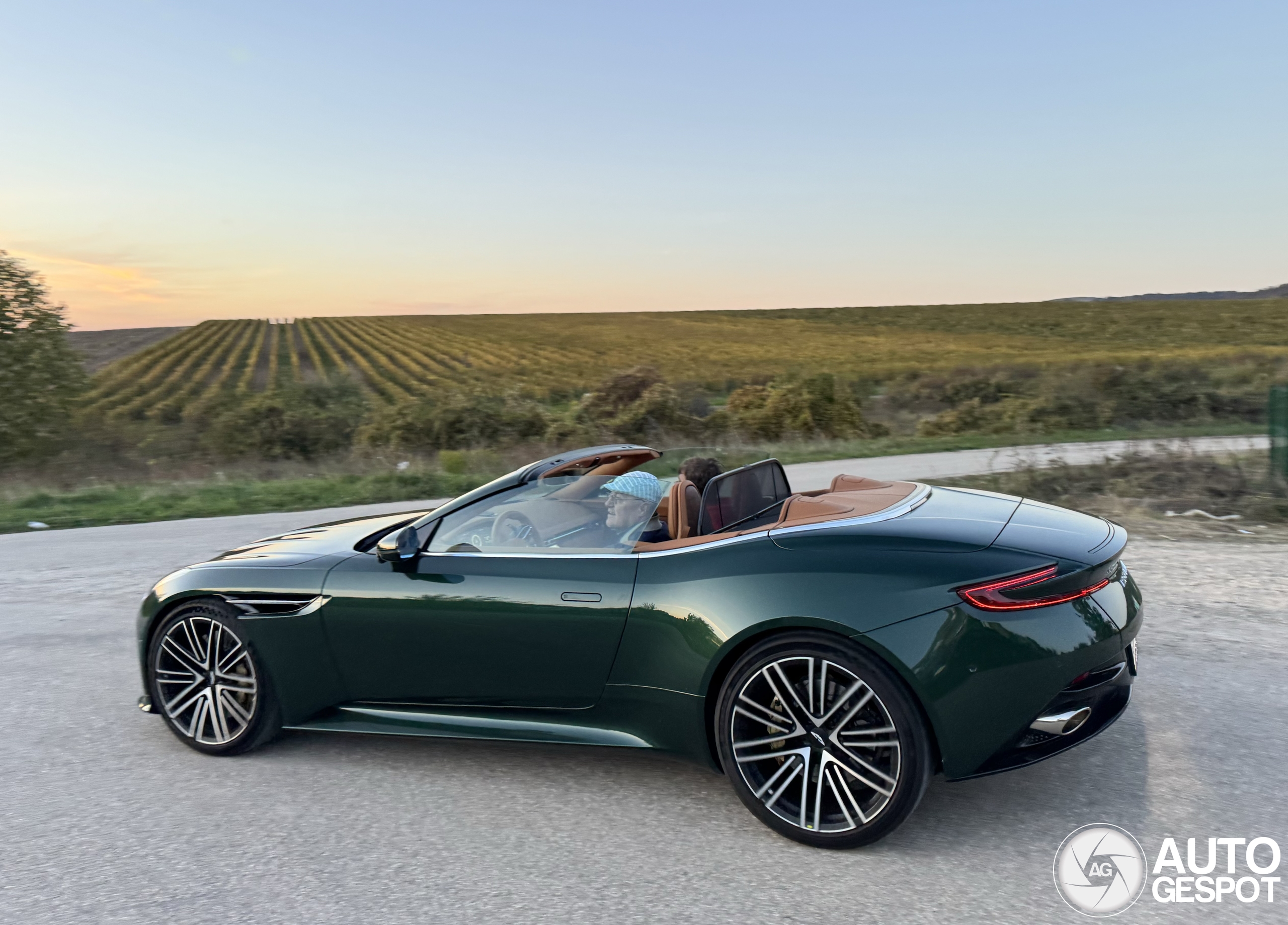 Aston Martin DB12 Volante