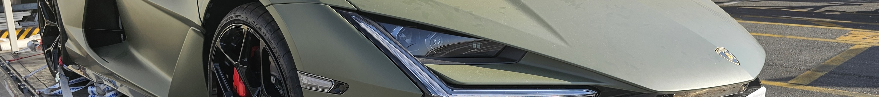 Lamborghini Revuelto