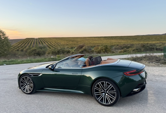Aston Martin DB12 Volante