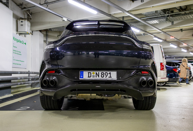 Aston Martin DBX707