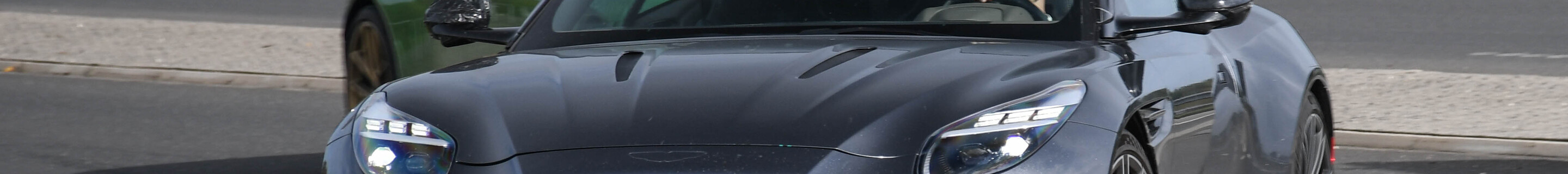 Aston Martin DB12