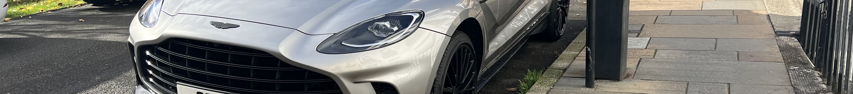 Aston Martin DBX707