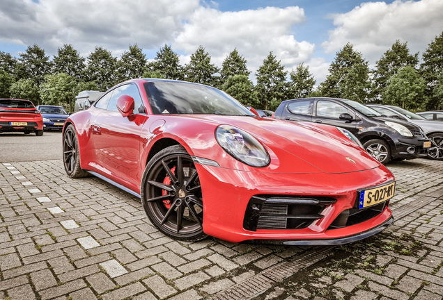 Porsche 992 Carrera 4S