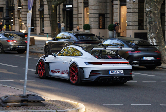 Porsche 992 GT3 RS Weissach Package