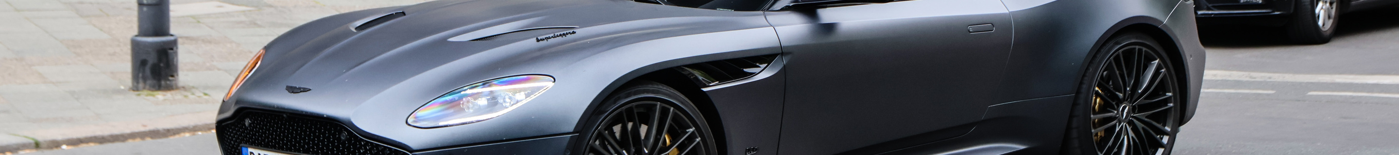 Aston Martin DBS Superleggera Volante