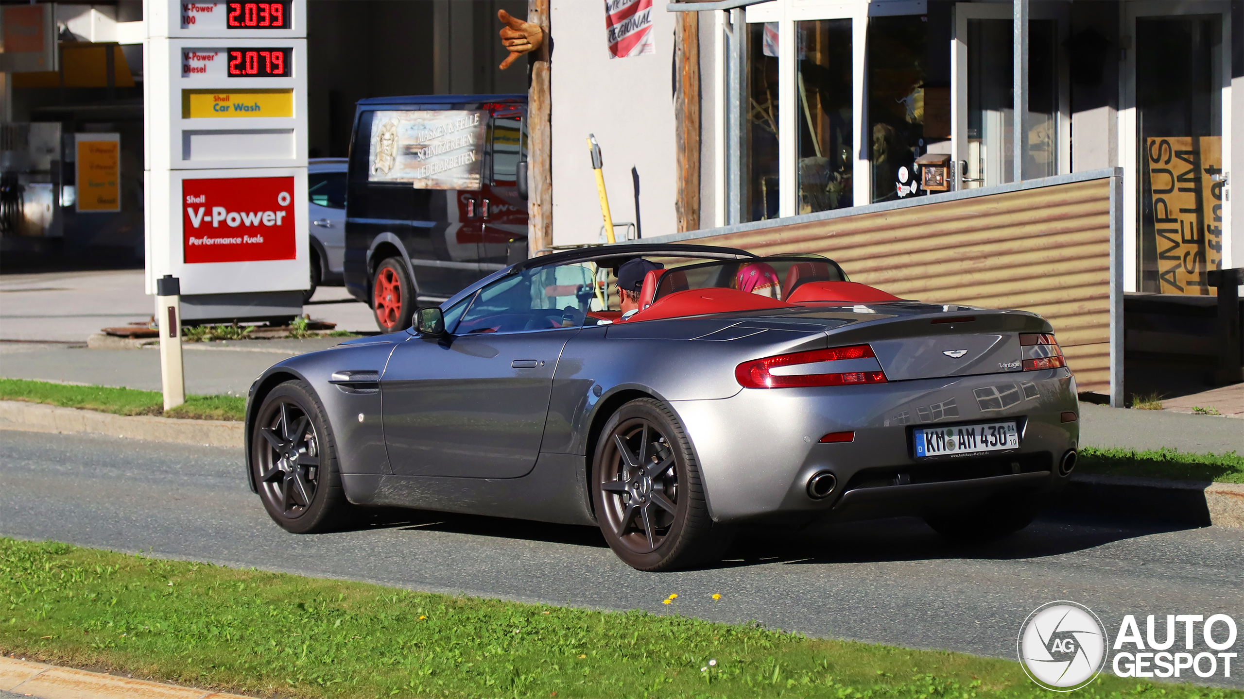 Aston Martin V8 Vantage Roadster 19 October 2024 Autogespot