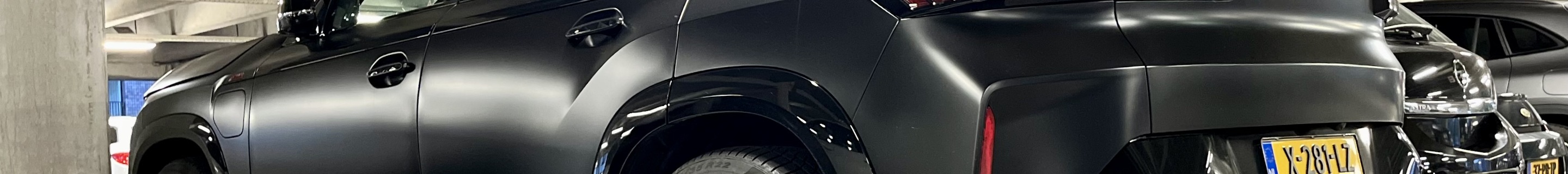 BMW XM G09 Label Red