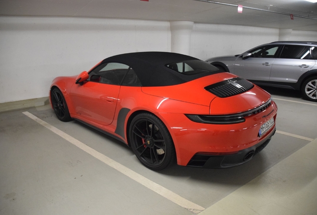 Porsche 992 Carrera 4 GTS Cabriolet