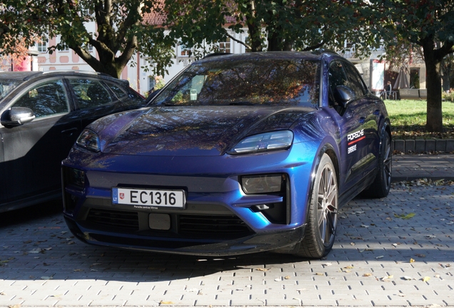 Porsche Macan EV Turbo