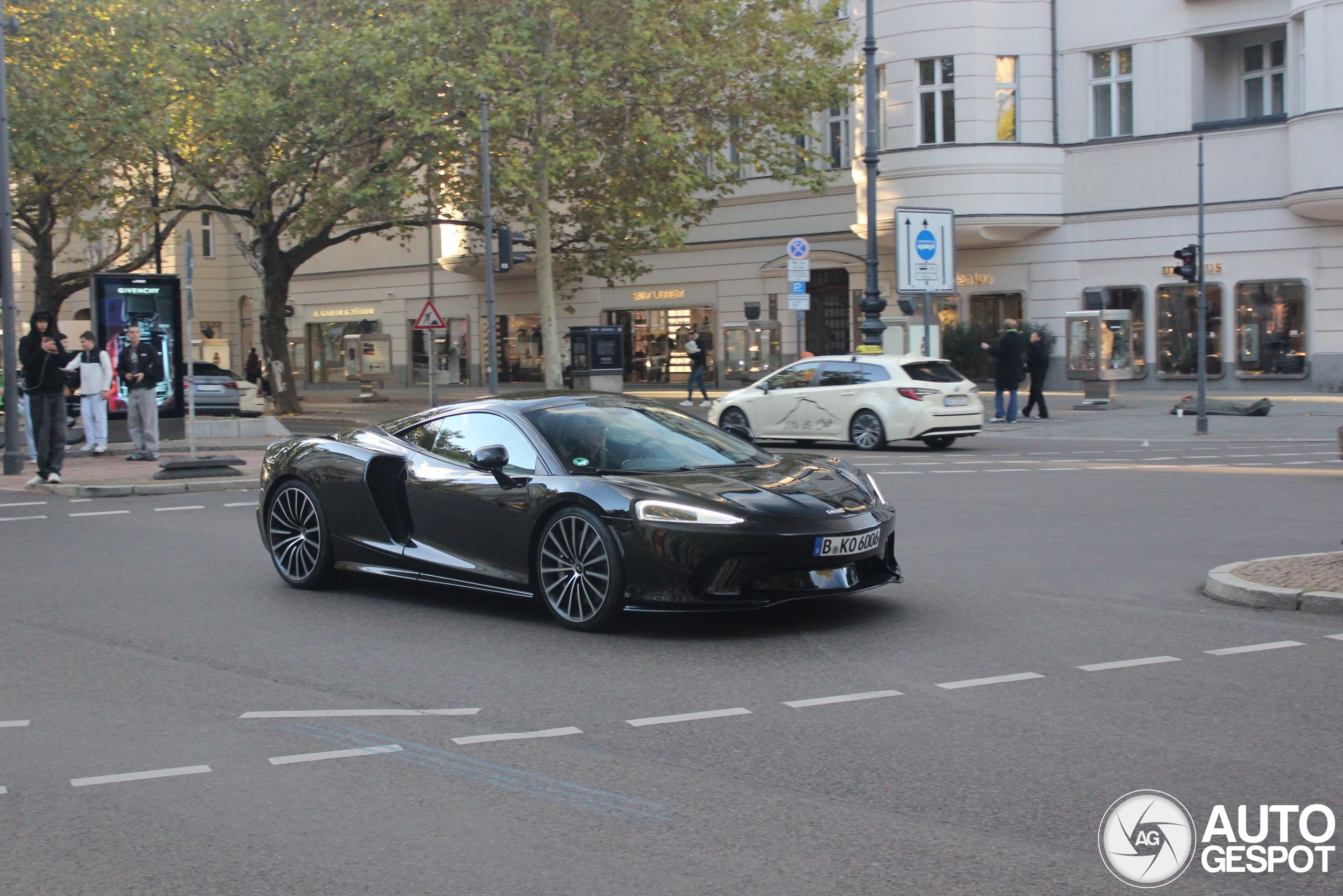 McLaren GT