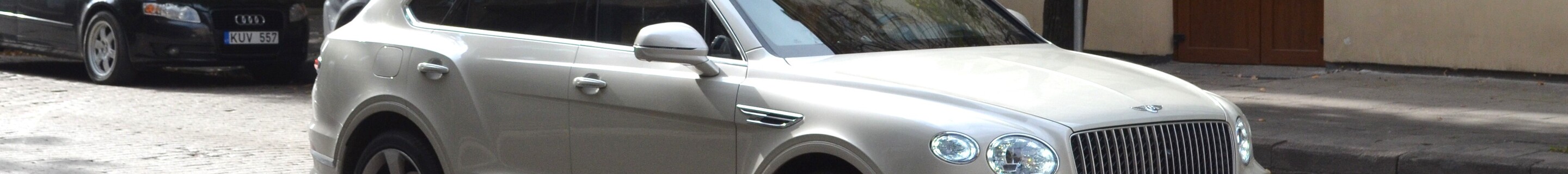 Bentley Bentayga Azure 2024