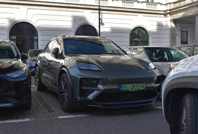 Porsche Macan EV Turbo