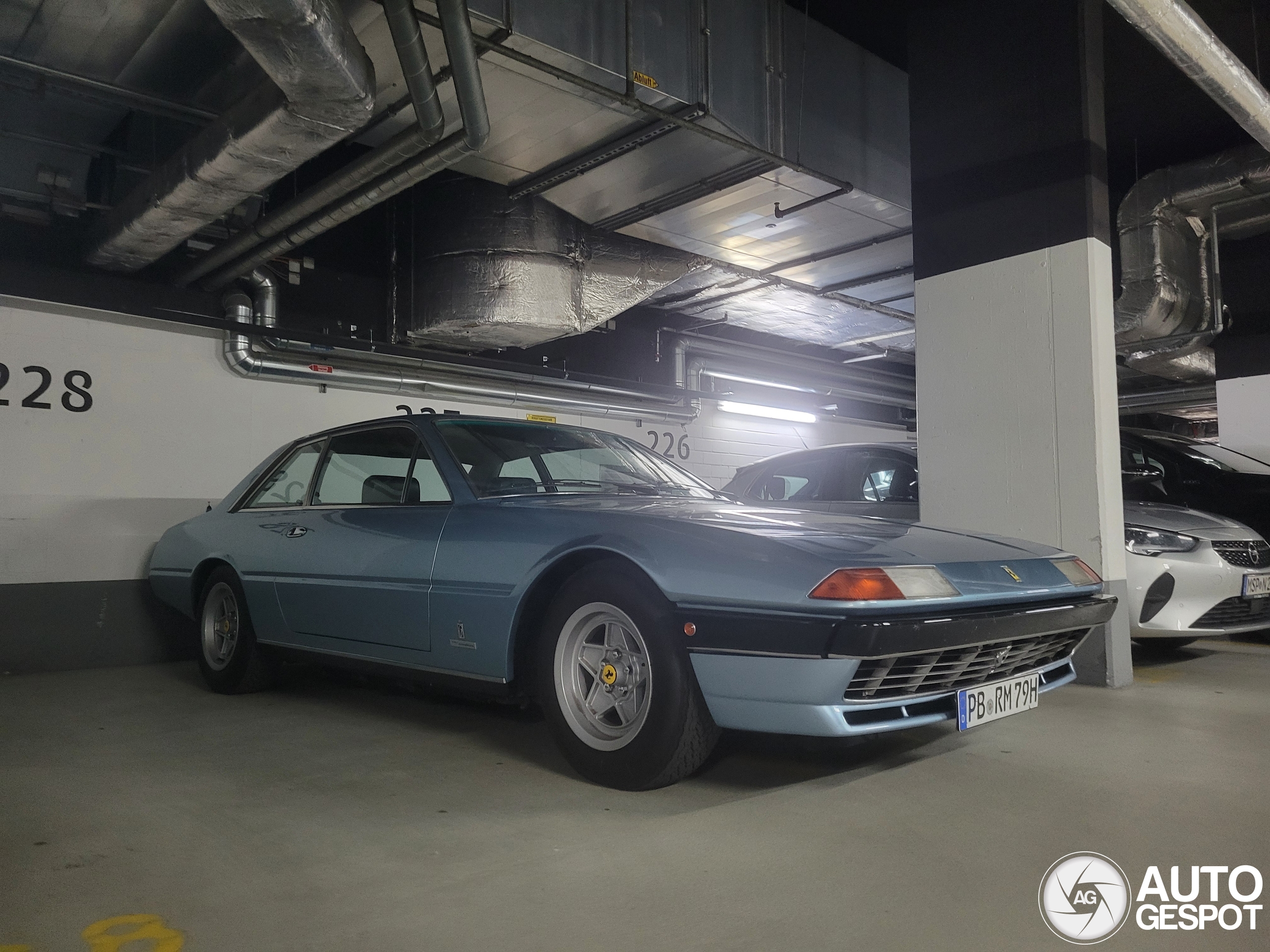 Ferrari 400i