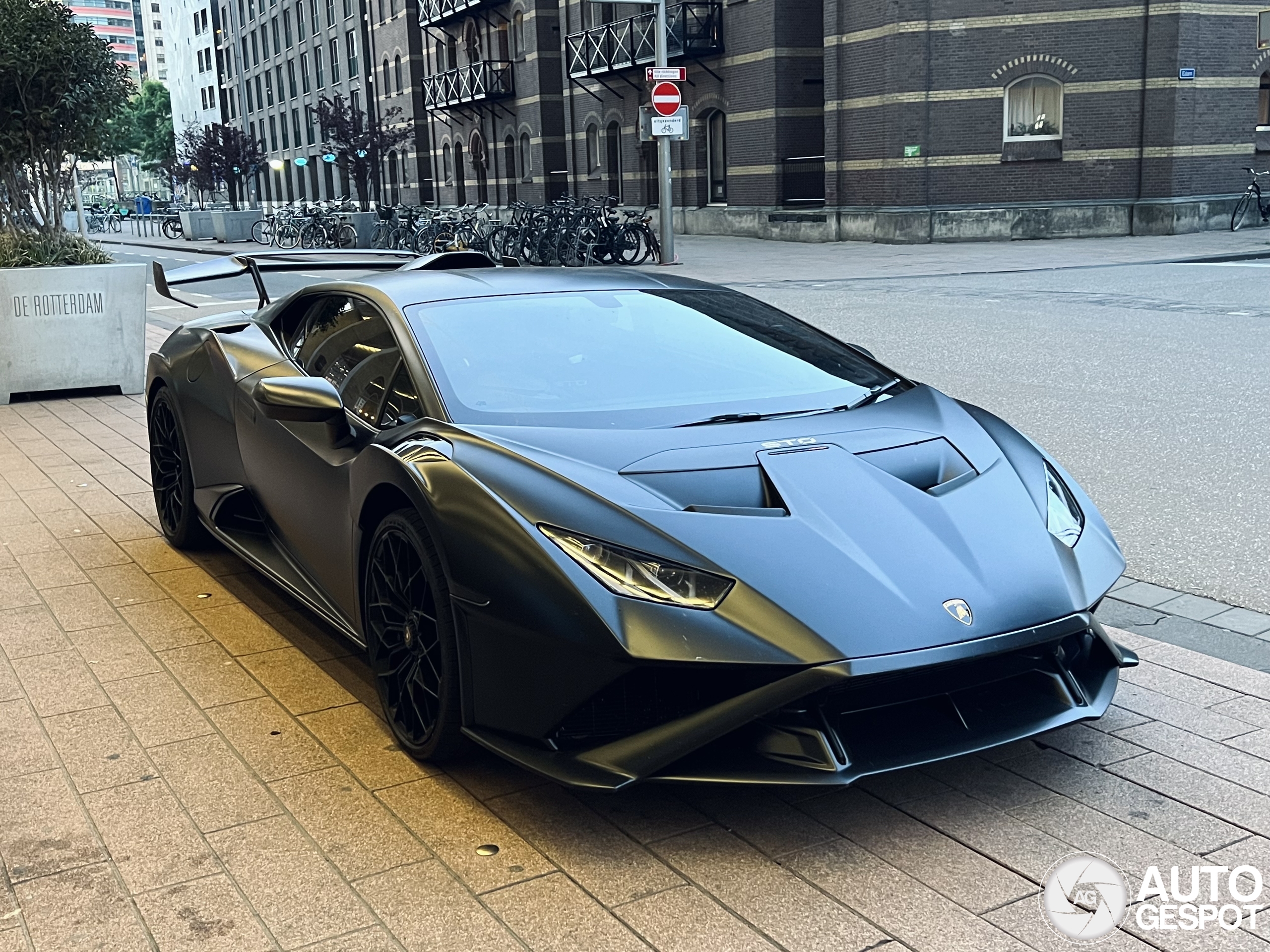 Lamborghini Huracán LP640-2 STO