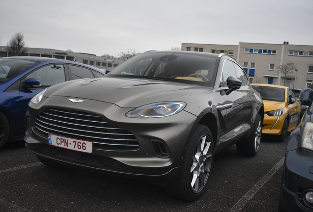 Aston Martin DBX