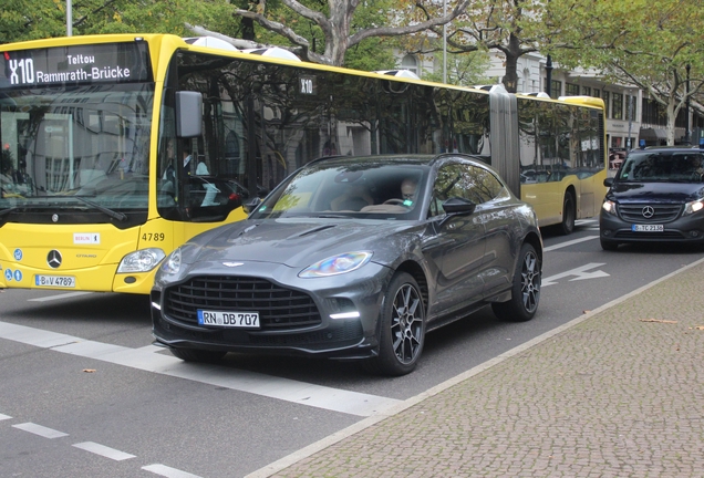 Aston Martin DBX707