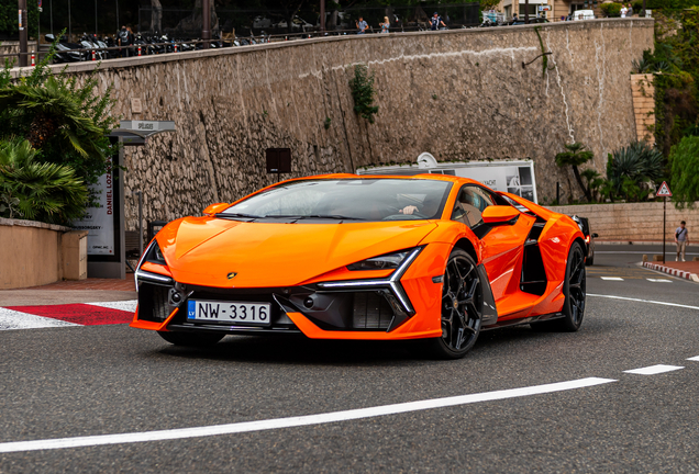 Lamborghini Revuelto