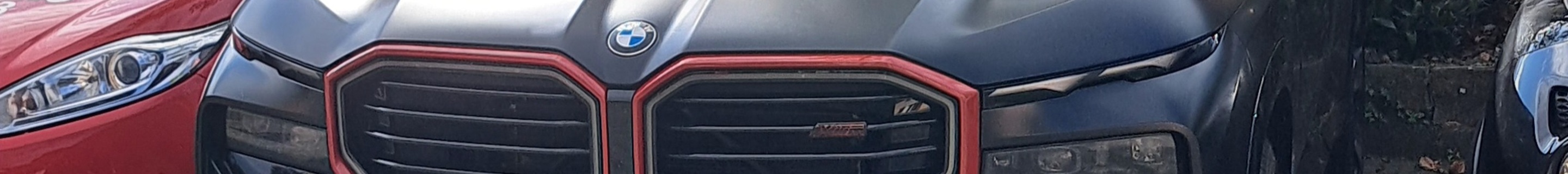BMW XM G09 Label Red