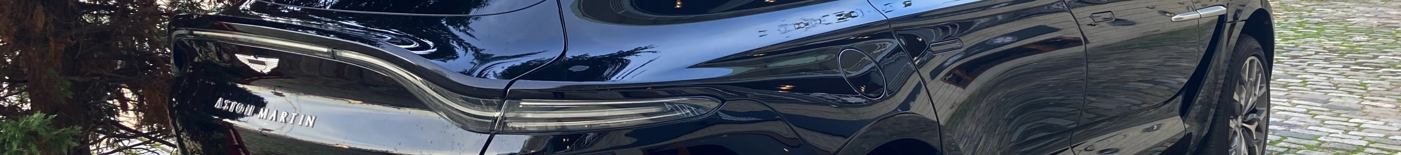 Aston Martin DBX