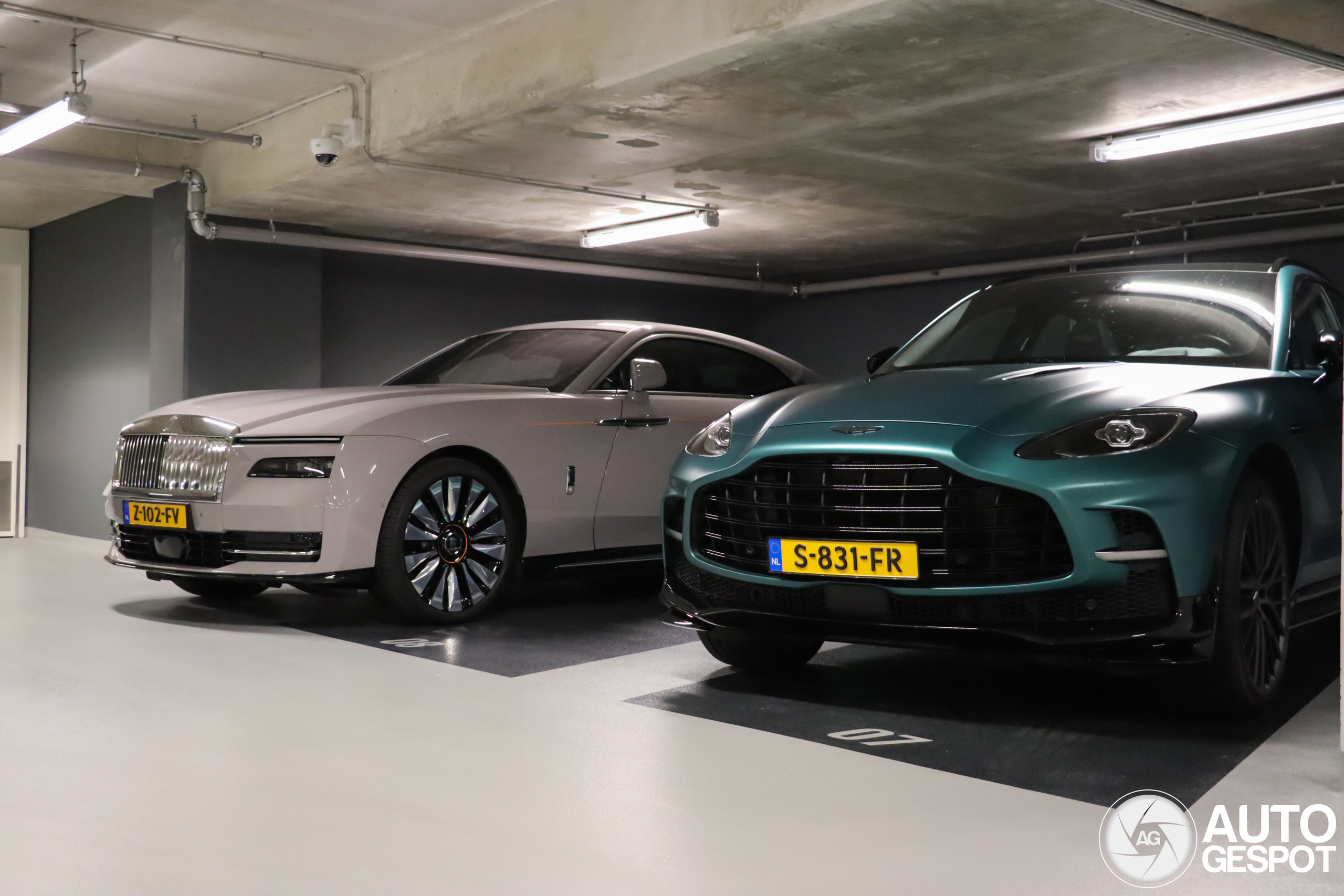 Aston Martin DBX707