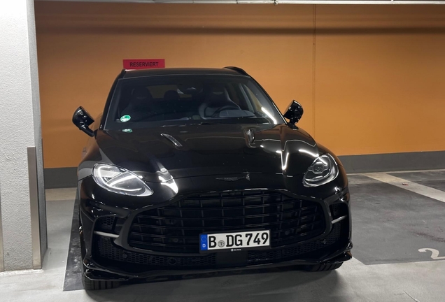 Aston Martin DBX707