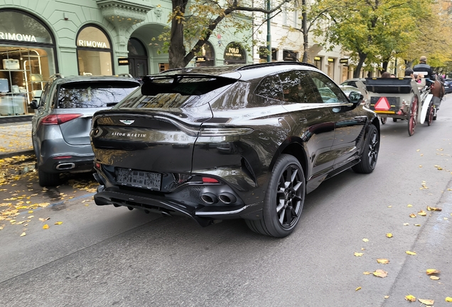 Aston Martin DBX707
