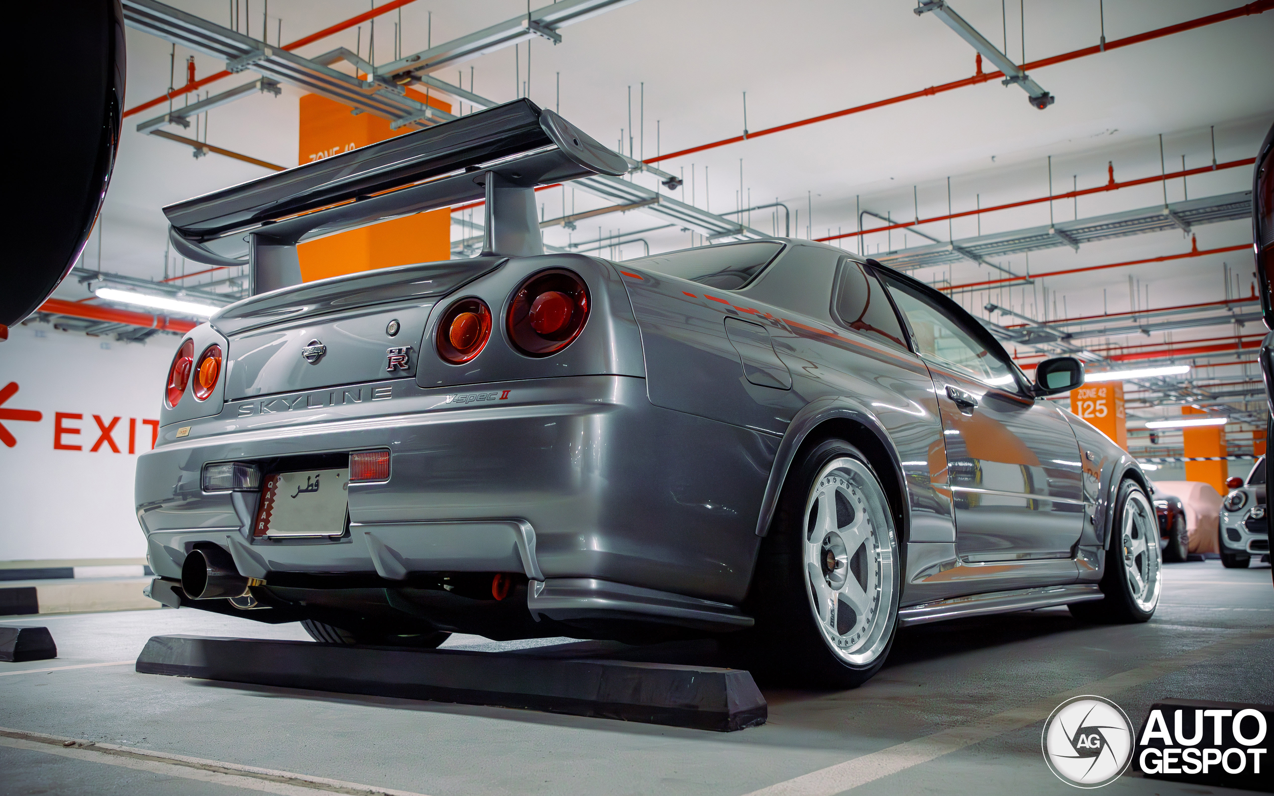 イノモデル Nissan Skyline GT-R R34 V-Spec II 2001 Nissan Skyline (R34) GTR V-Spec II Tommykaira r-z VIN