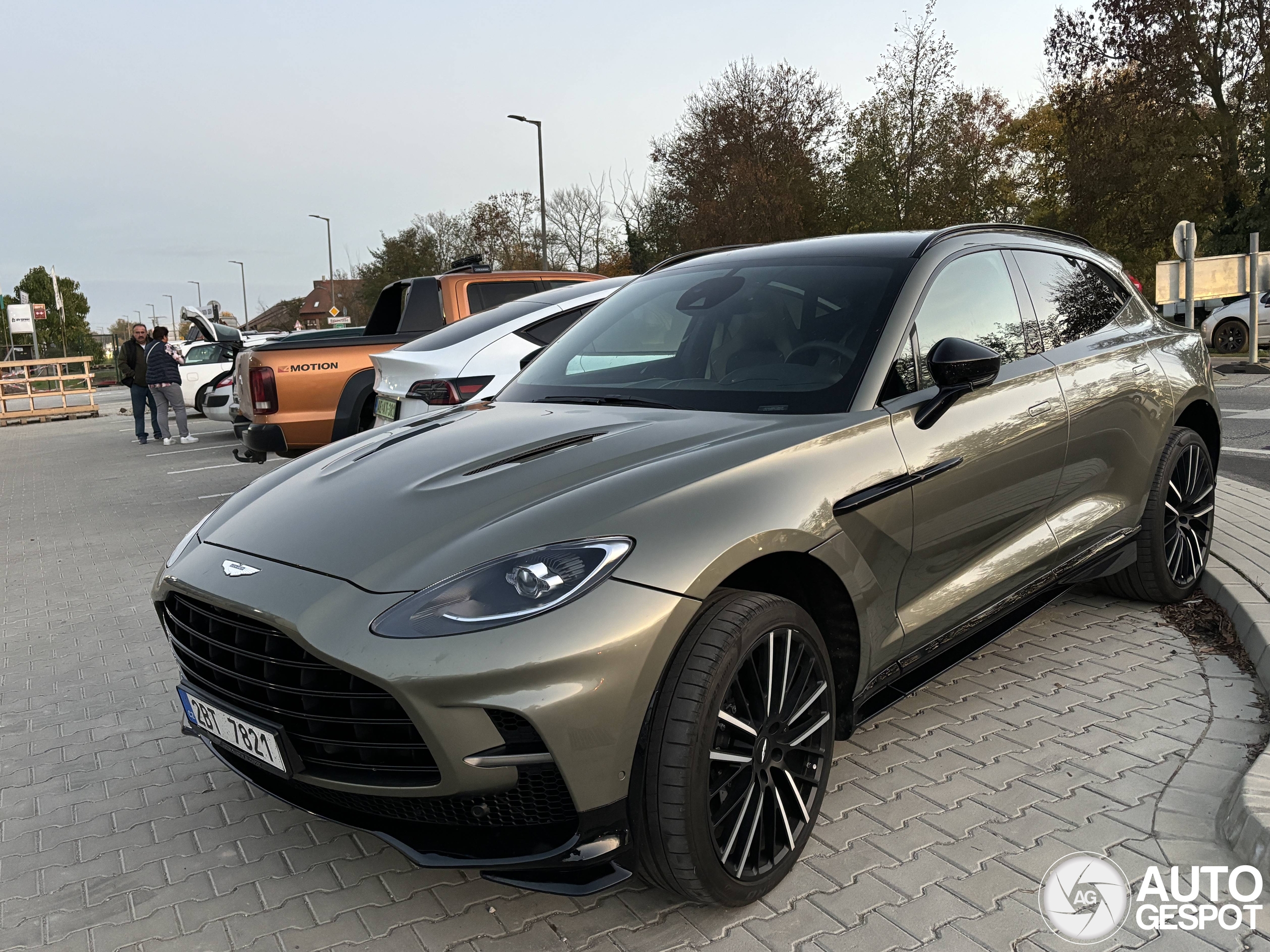 Aston Martin DBX707