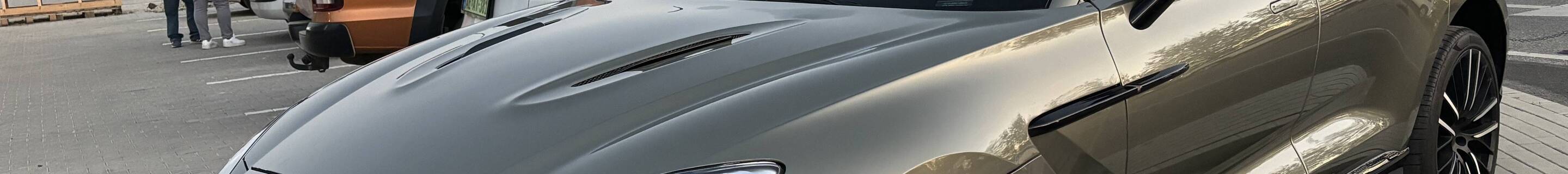Aston Martin DBX707