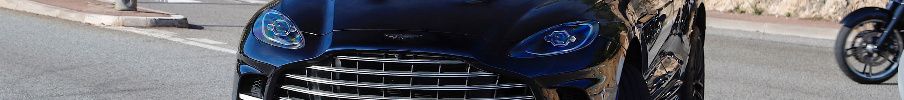 Aston Martin DBX707