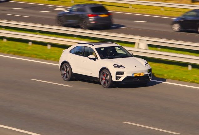 Porsche Macan EV Turbo