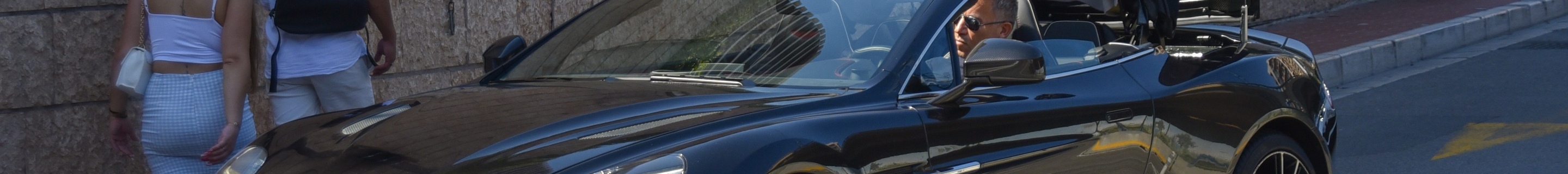 Aston Martin Vanquish Volante