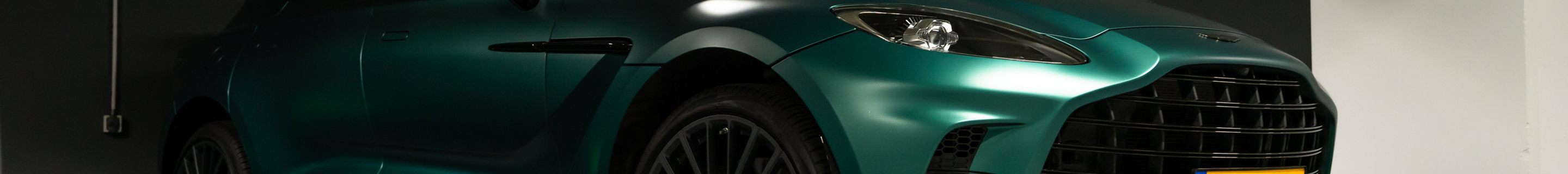 Aston Martin DBX707
