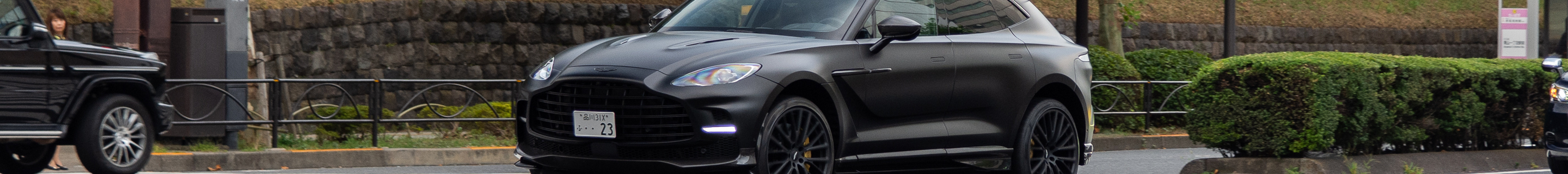 Aston Martin DBX707